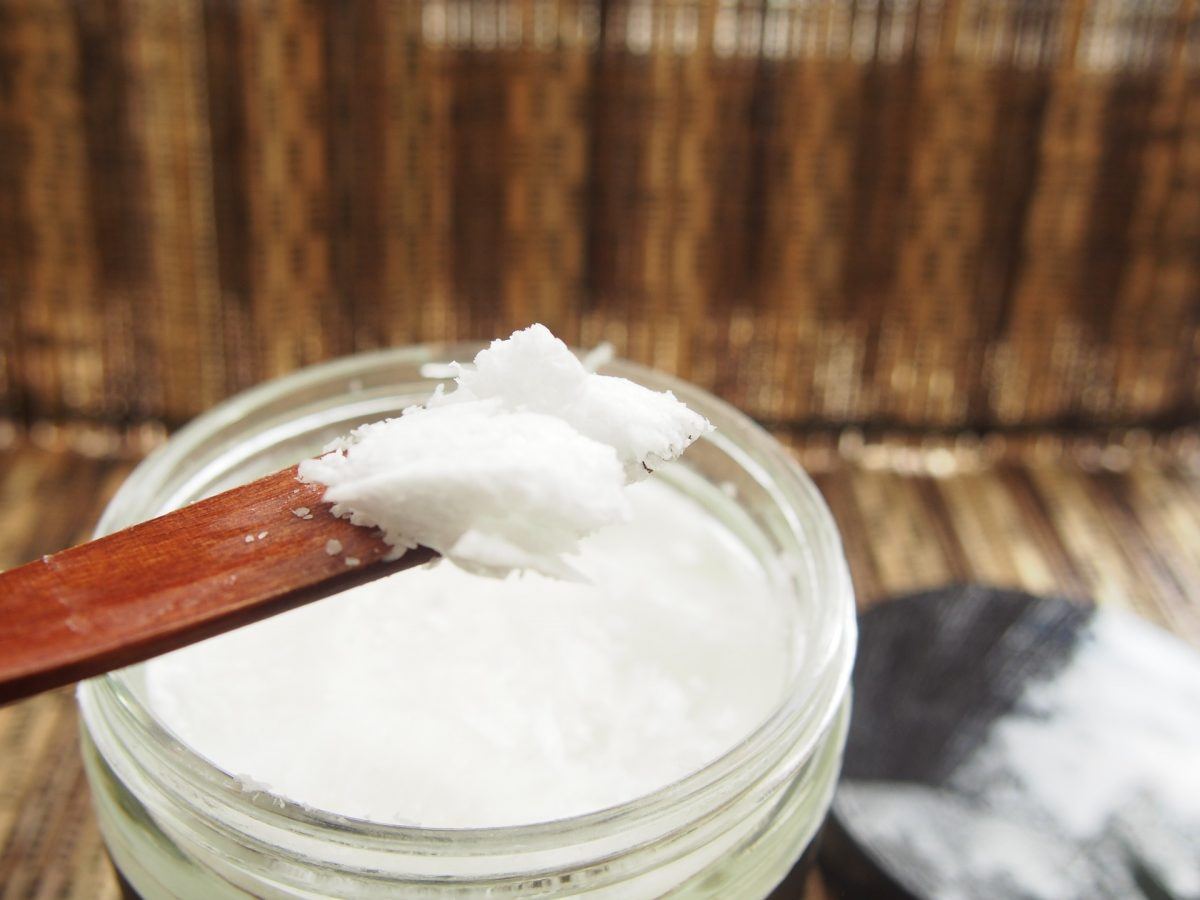 manfaat minyak kelapa untuk kulit tubuh