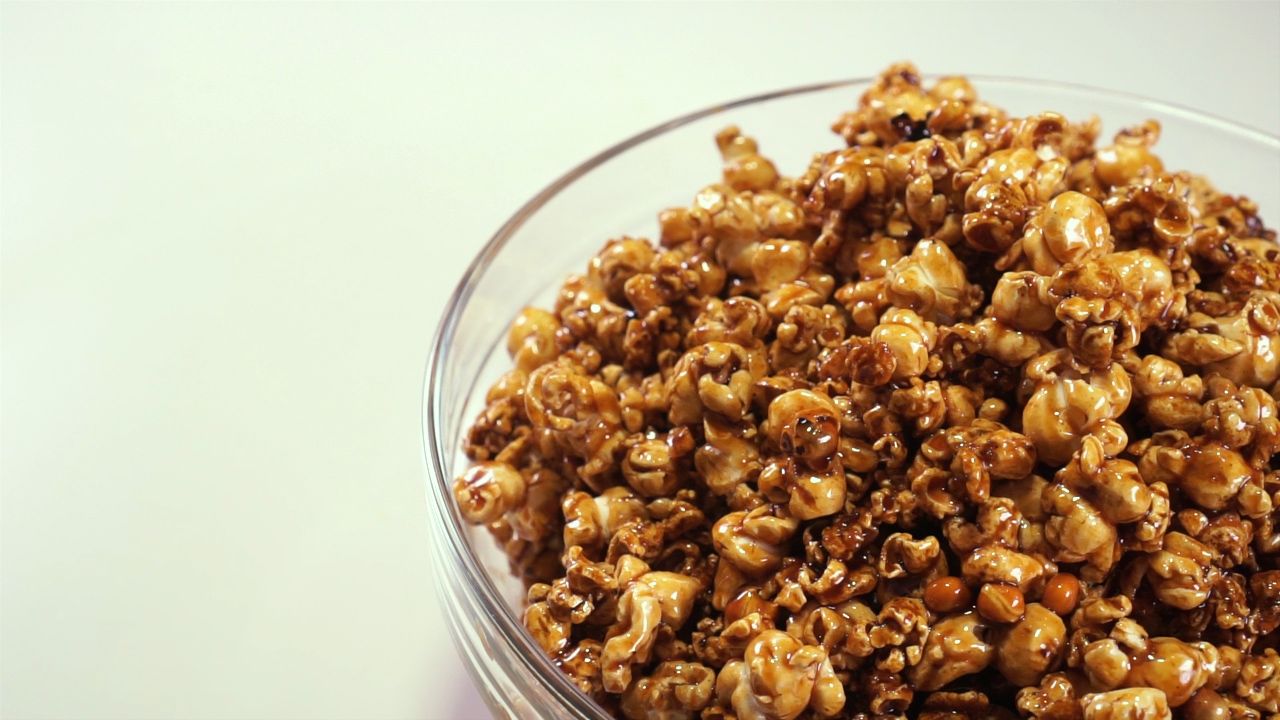 cara membuat popcorn caramel