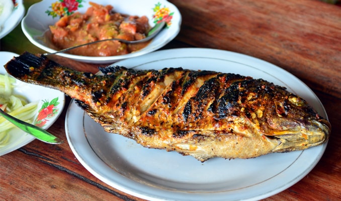 masakan ikan khas makassar