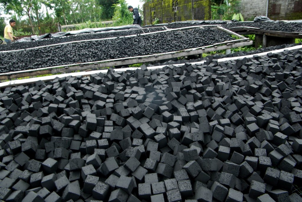 Making cube briquettes