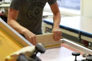 proses cetakan sablon manual