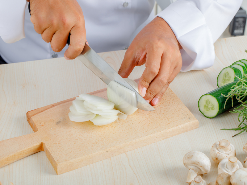 cara mengiris bawang