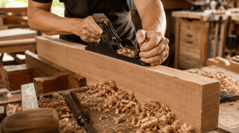 membentuk kayu lebih presisi