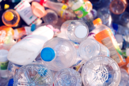 cara memanfaatkan limbah plastik